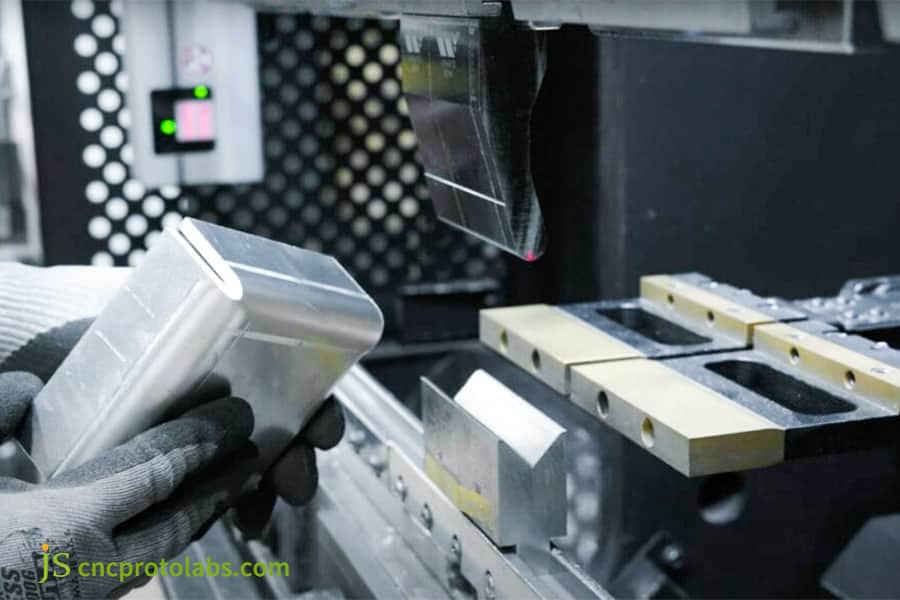 Cintrage du métal CNC empêchant la distorsion des trous