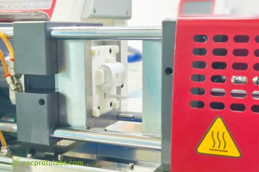 Injection molding with 3d printed molds in action