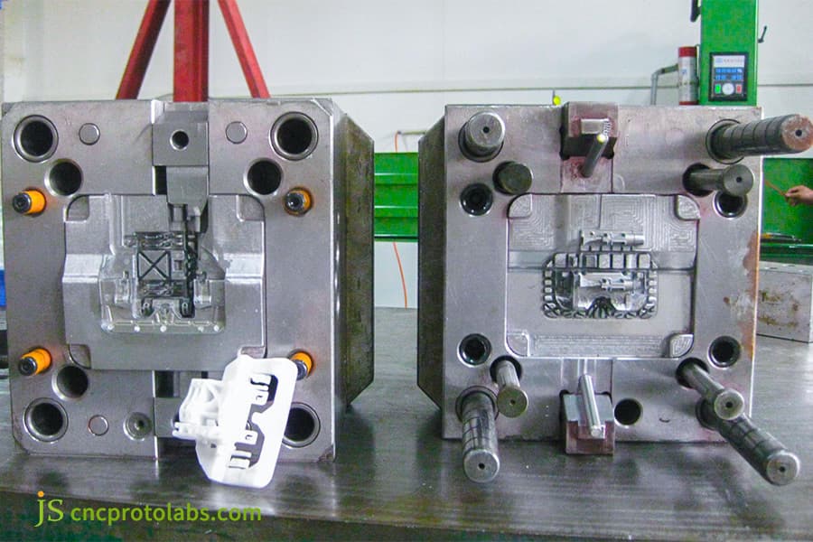 Precision injection molds and plastic part