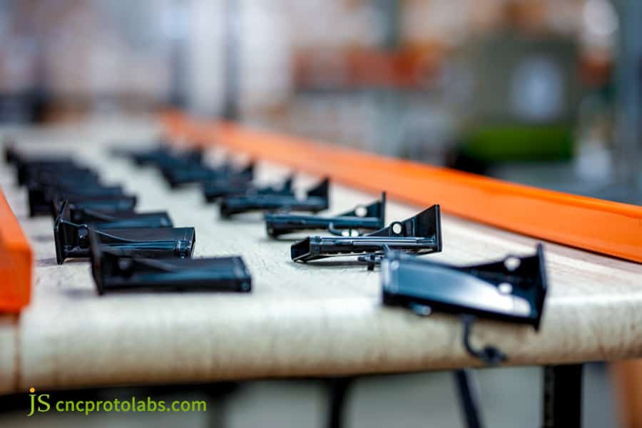 Pièces de moulage par injection plastique prêtes en usine.