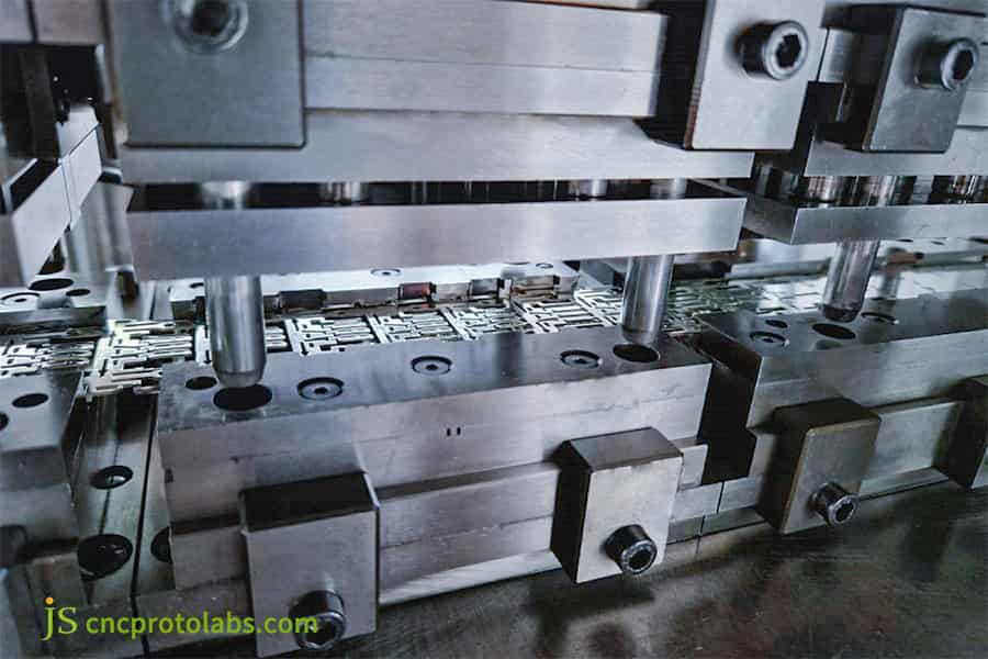 Stamping mold safe edge distance rule