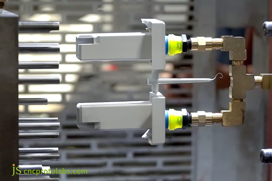 Advanced mold flow analysis eliminates gas traps
