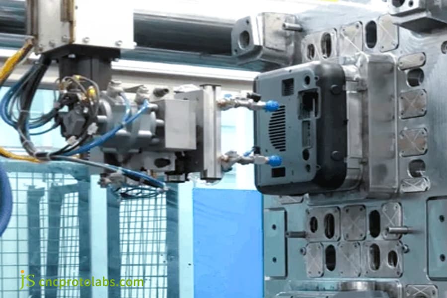Machining in prototype injection molds services