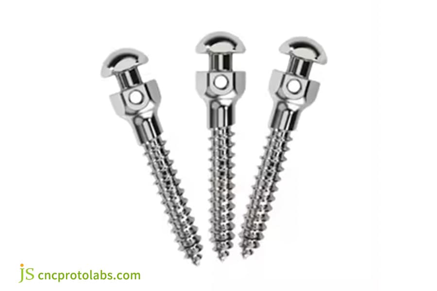 CNC-Bearbeitung von Titan für Wirbelsäulenschrauben.