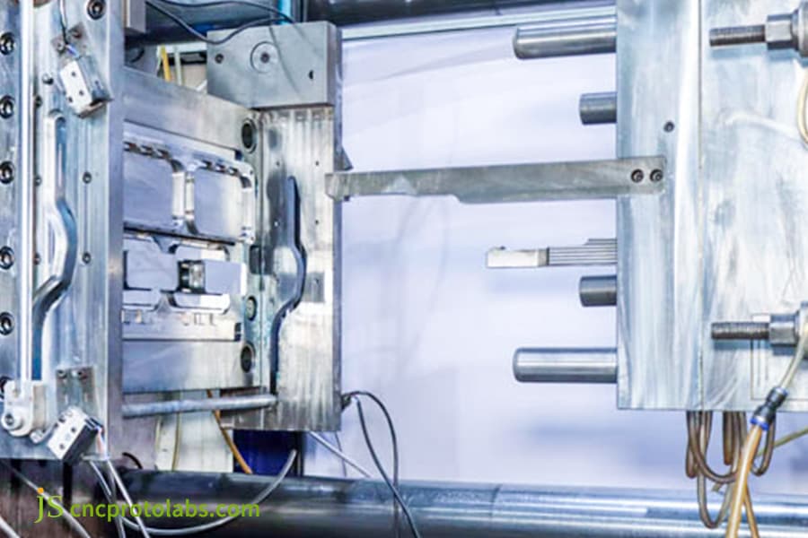 Precision metal mold for injection molding